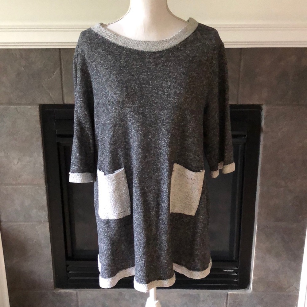 Anthropologie swing tunic Black and gray